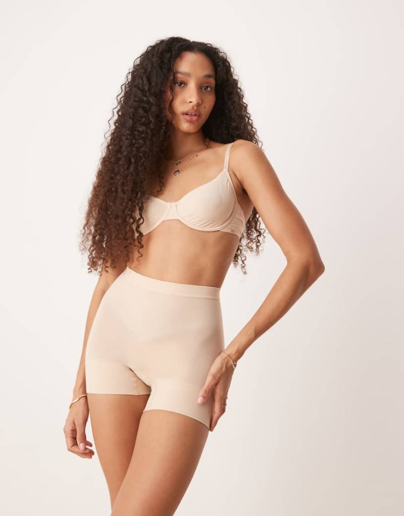 SPANXsculpt - Seamless Power - Nahtlose Shorty in Beige-Neutral von Spanx