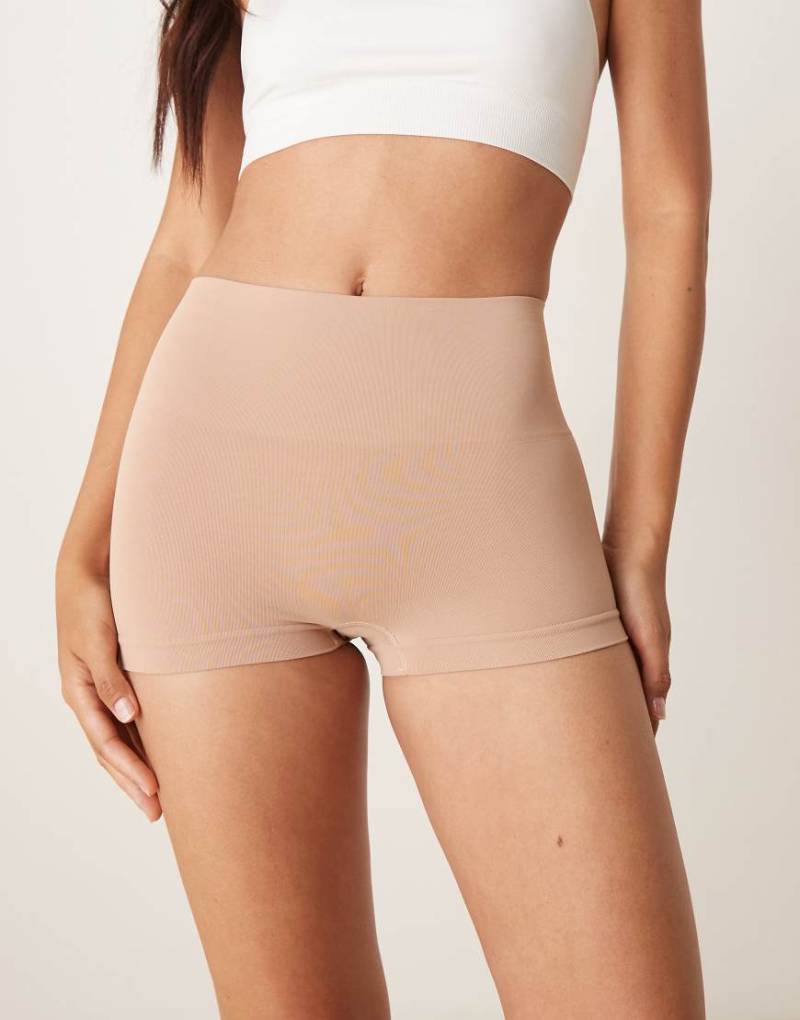 SPANXshape - Extraordinary - Konturierende Boyshorts in Beige-Neutral von Spanx