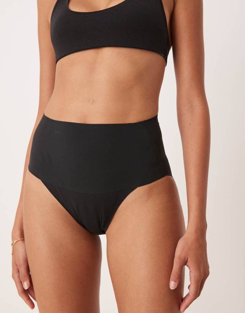 SPANXsupersmooth - Undietectable - Nicht sichtbarer Slip in Schwarz mit hohem Beinausschnitt von Spanx