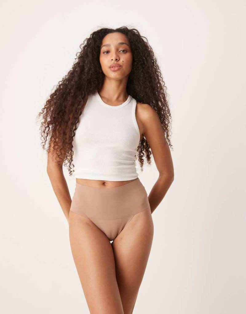 SPANXsupersmooth - Undietectable - Nicht sichtbarer Tanga in Cafe au Lait-Neutral von Spanx