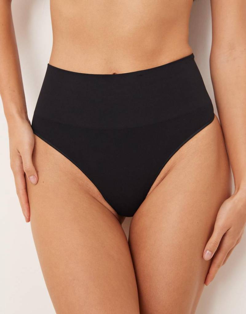 Spanx - Extraordinary - Formender Tanga in Schwarz von Spanx