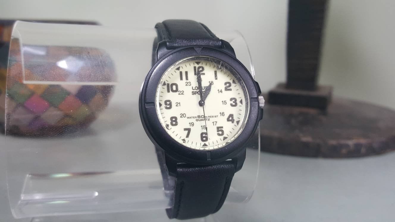 Vintage Lorus Sportuhr Unisex Armbanduhr Mit Leuchtendem Ziffernblatt Vintage Lorus Sportuhr Unisex Armbanduhr Mit Leuchtendem Ziffernblatt von SpareOomVintage