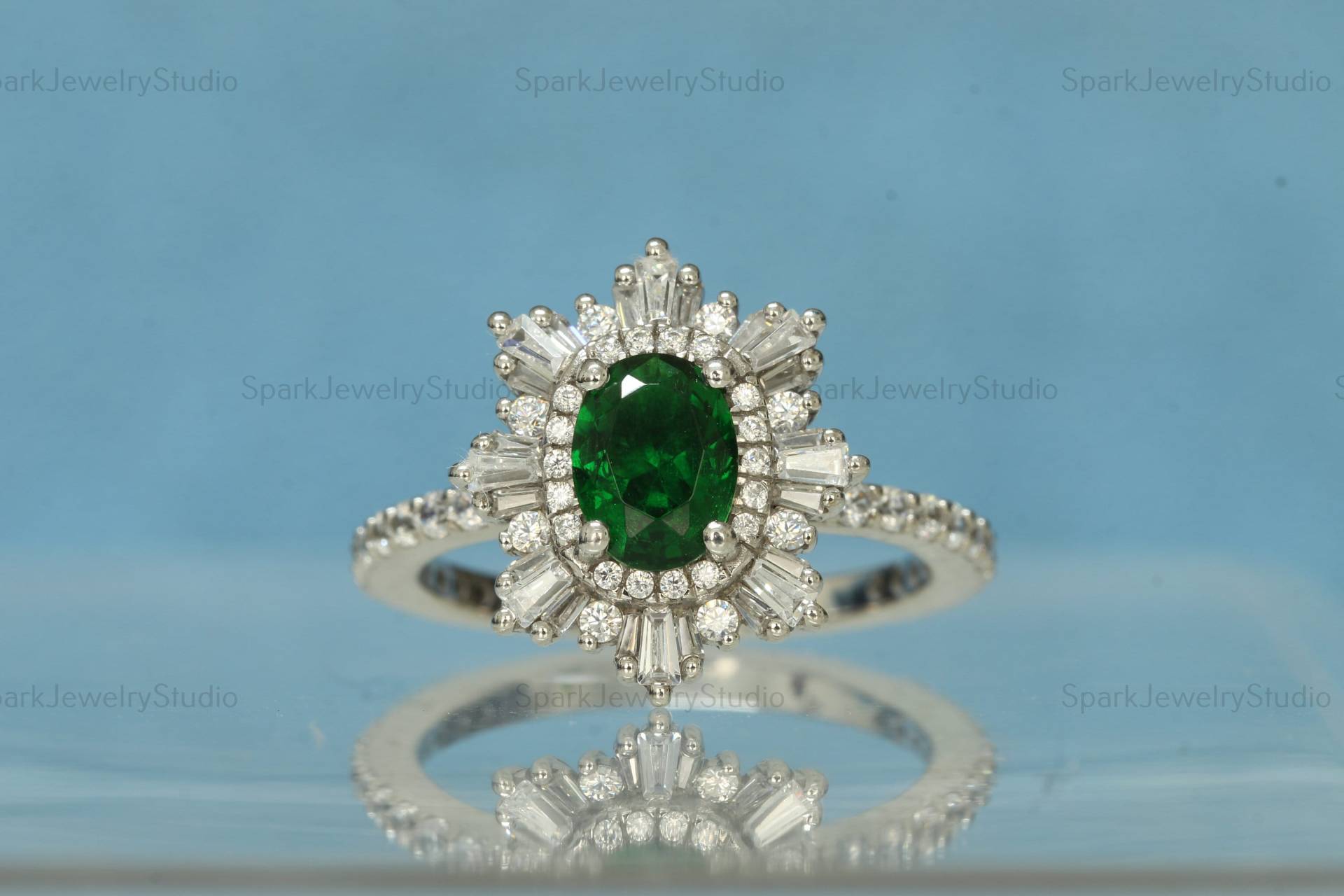 Art Deco Grüner Ovaler Moissanite Ring, Starbrust Ehering, Handgemachter Massiver Goldring, Ovalschliff Gatsby Ring Für Sie von SparkJewelryStudio