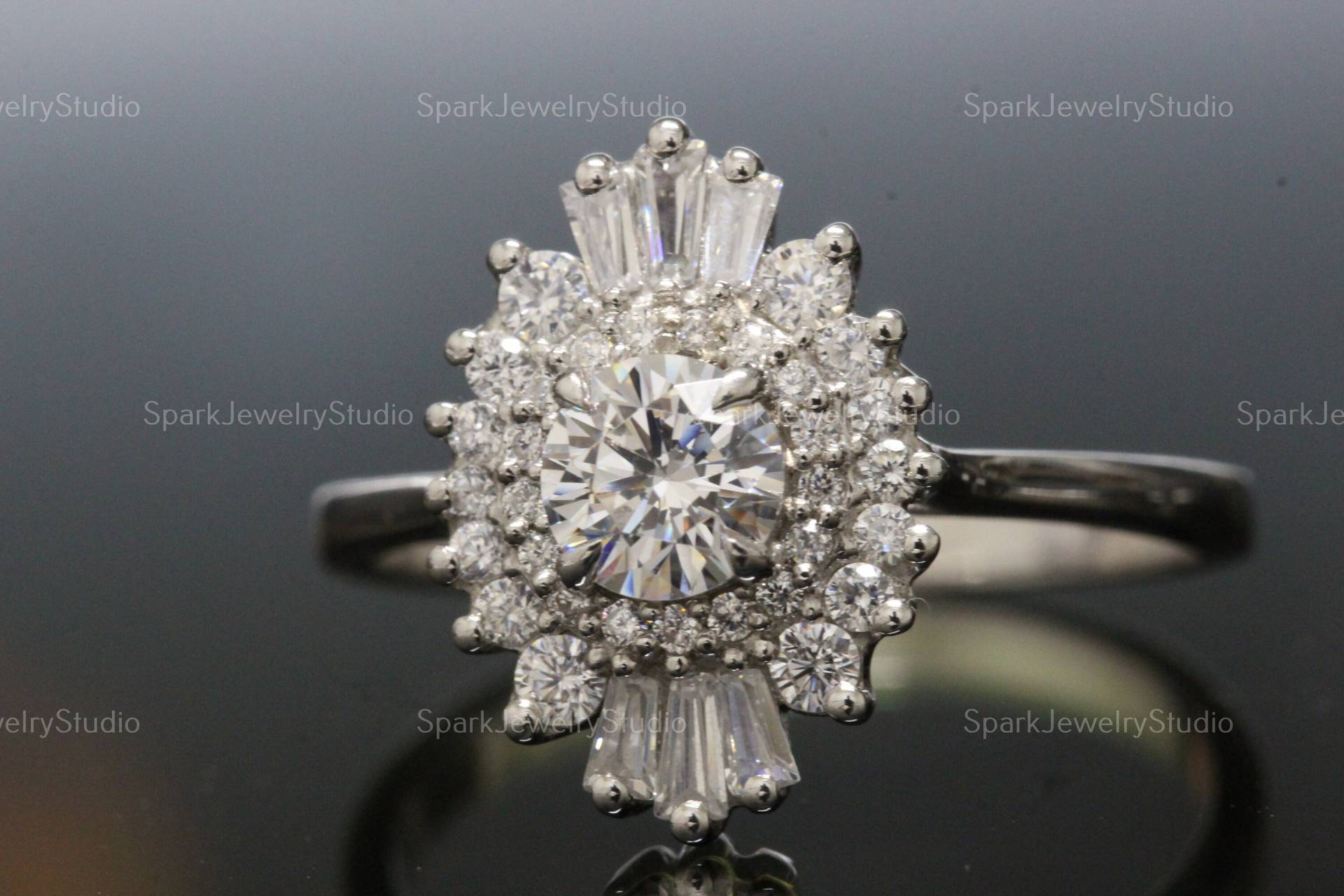 star Burst Rundschliff Moissanite Diamant 10K Gelbgold Verlobungsring Für Frauen von SparkJewelryStudio