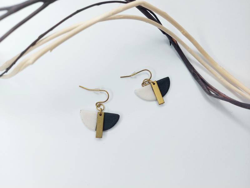 Handgemachte Messing Ohrringe Ton Geschenk Für Frauen Schwarz Benutzerdefinierte Hängende Baumeln Mond Weiß Elegant Handgemachte Messing Ohrringe Ton Geschenk Für Frauen Schwarz Benutzerdefinierte Hängende Baumeln Mond Weiß Elegant von SparkleAndShineByD