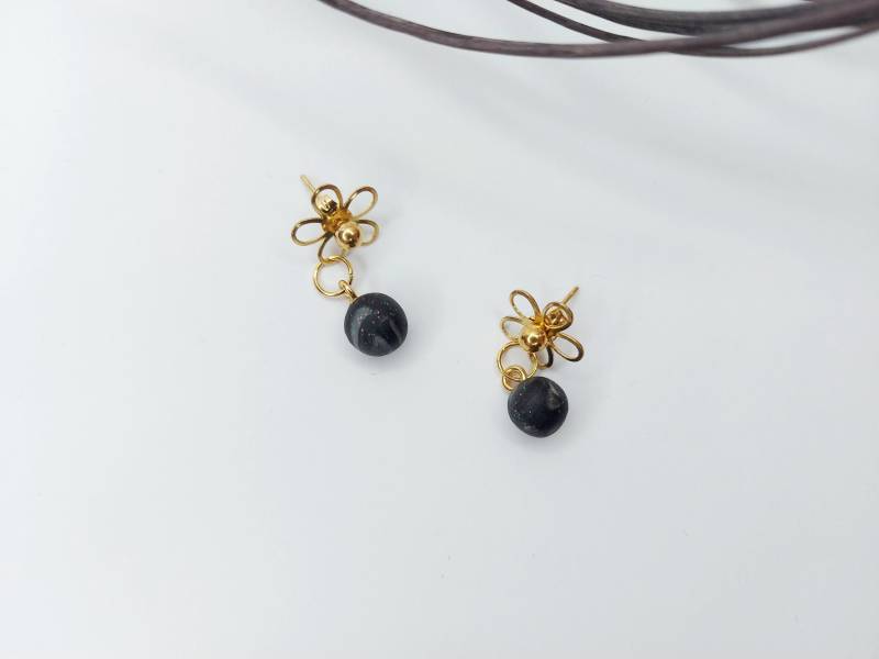 Handgemachte Ohrringe Ton Geschenk Für Frauen Messing Schwarz Benutzerdefinierte Hängende Baumeln Mond Gold Schwarze Elegante Blume von SparkleAndShineByD