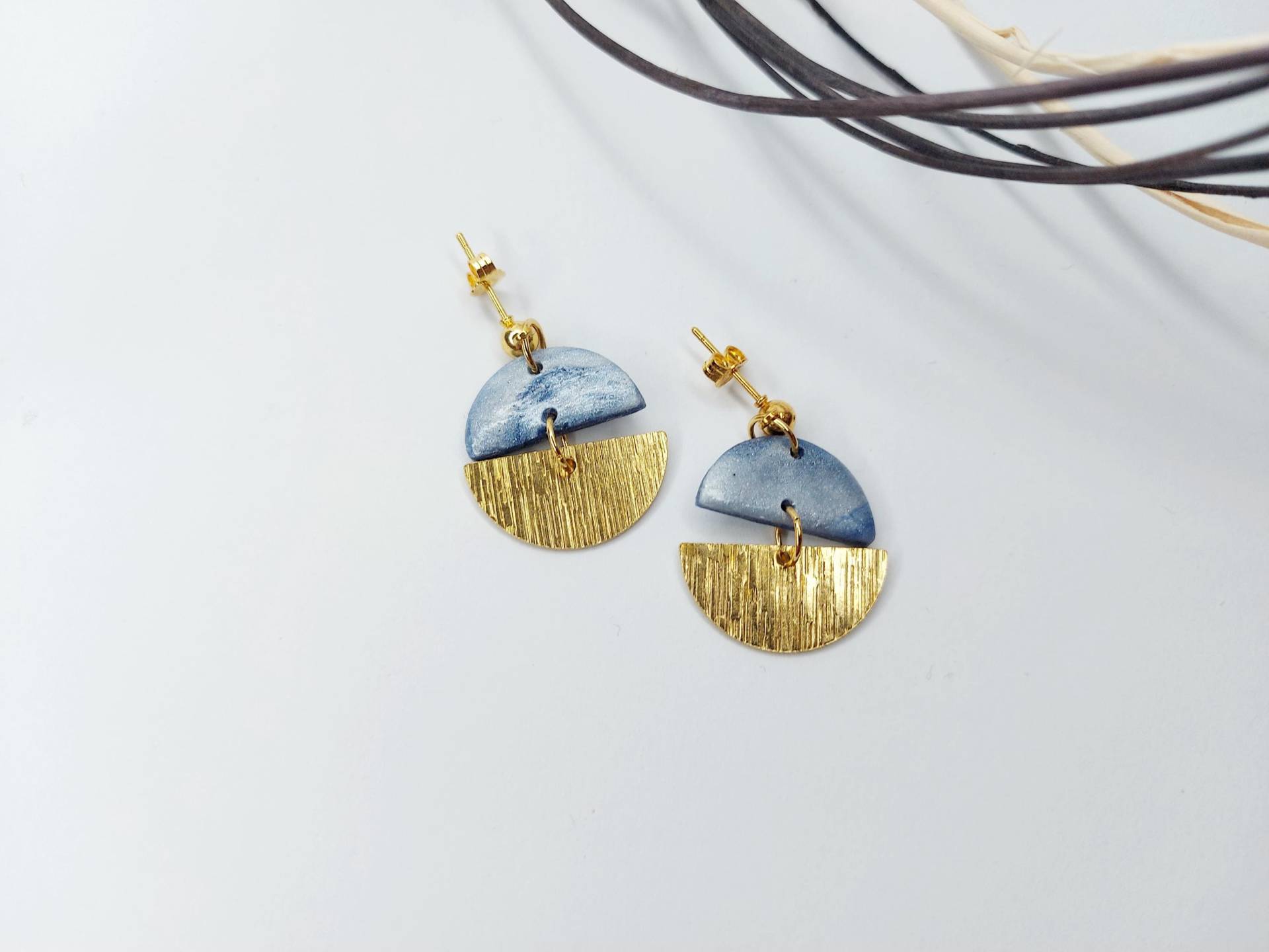 Handgemachte Ohrringe Ton Geschenk Für Frauen Messing Schwarz Individuell Hängende Baumeln Mond Gold Blaue Elegante Marmor von SparkleAndShineByD