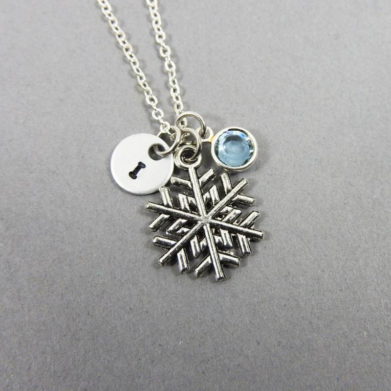 Gefrorene Schneeflocke Halskette - Personalisierter Anfangsname, Individueller Swarovski Kristall Geburtsstein von SparkleMod