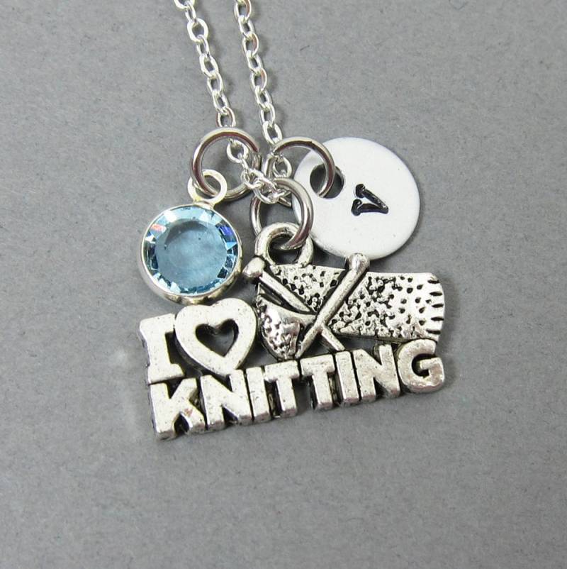 I Love Knitting Halskette - Handgestempelte Initiale, Personalisierter Name, Individueller Swarovski Geburtsstein von SparkleMod