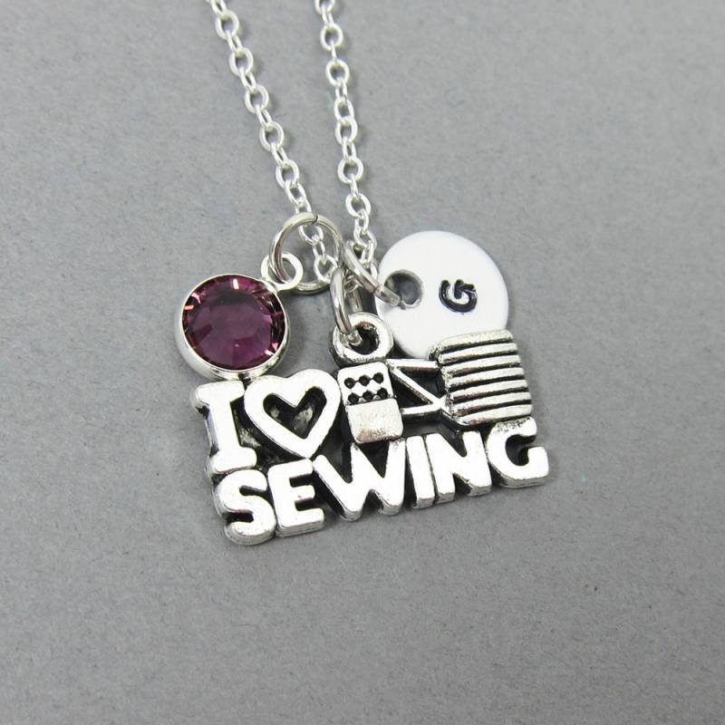 I Love Sewing Halskette - Handgestempelte Initiale, Personalisierter Name, Individueller Swarovski Kristall Geburtsstein von SparkleMod