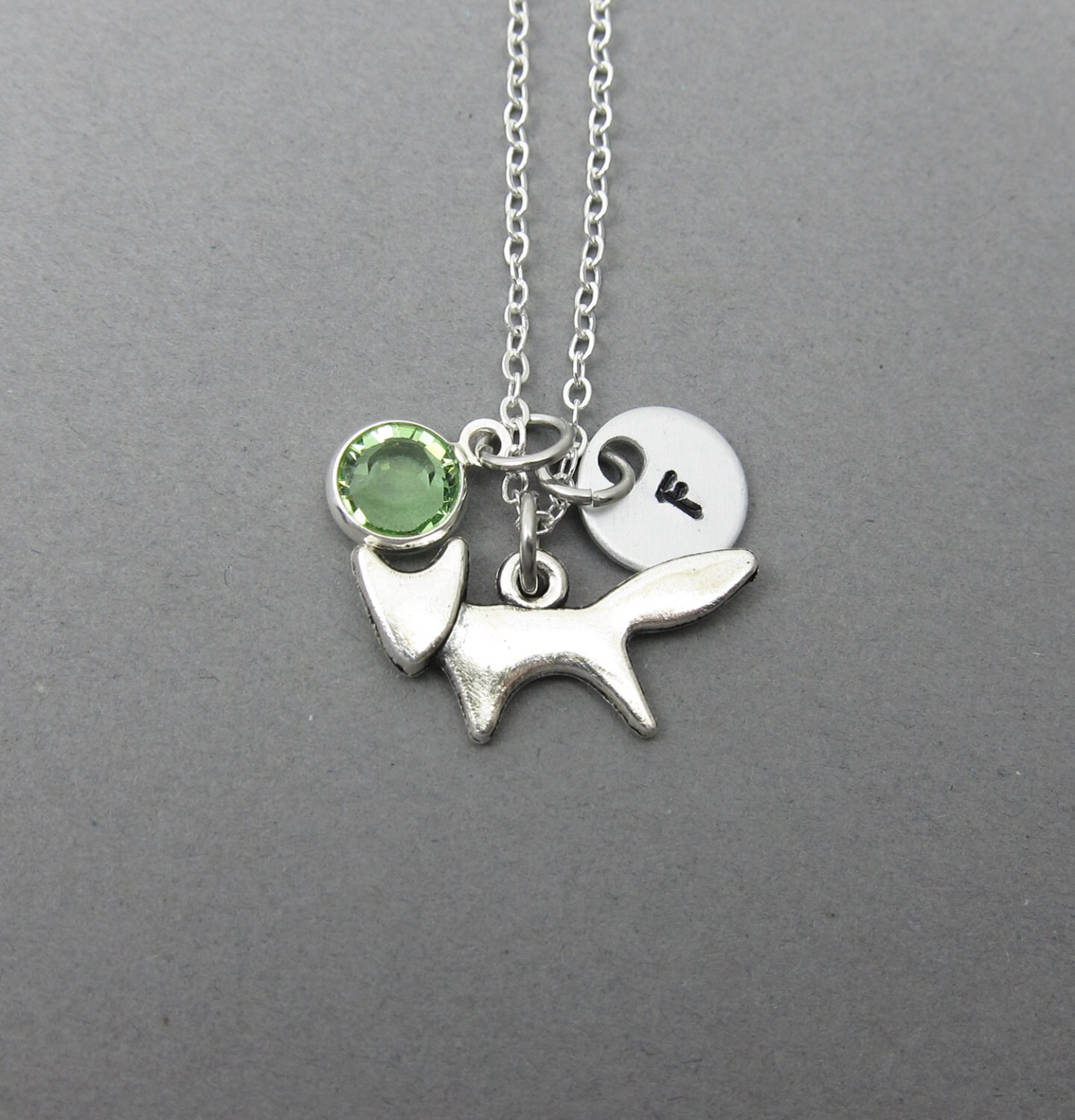Kleiner Fuchs Halskette - Handgestempelte Initiale, Angepasster Swarovski Geburtsstein Kleiner Fuchs Halskette - Handgestempelte Initiale, Angepasster Swarovski Geburtsstein von SparkleMod