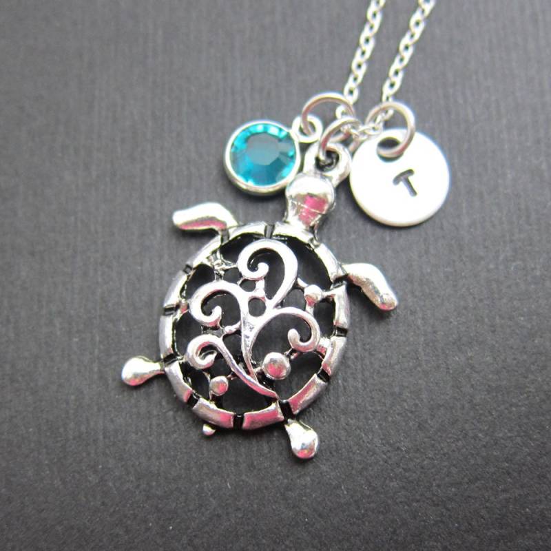 Schildkröte Filigrane Halskette - Personalisierter Anfangsname, Individueller Swarovski Kristall Geburtsstein von SparkleMod
