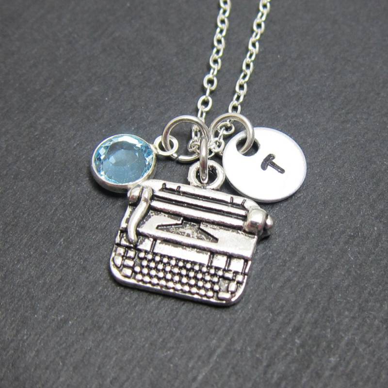 Schreibmaschine Halskette - Personalisierter Handgestempelter Anfangsname, Individueller Geburtsstein von SparkleMod