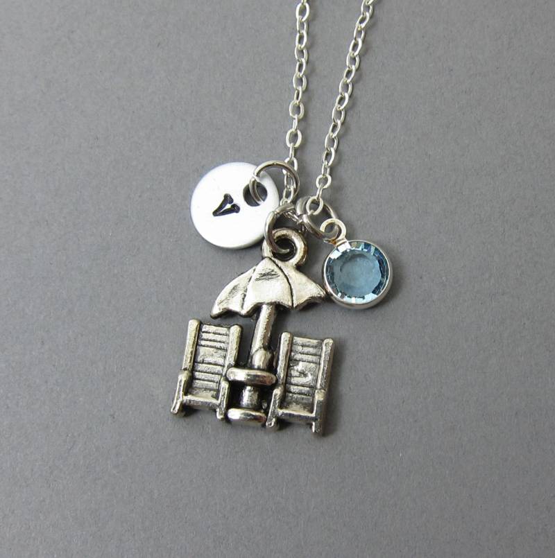 strandkorb Urlaub Halskette - Personalisierte Halskette, Individueller Geburtsstein, Handgestempeltes Initial von SparkleMod