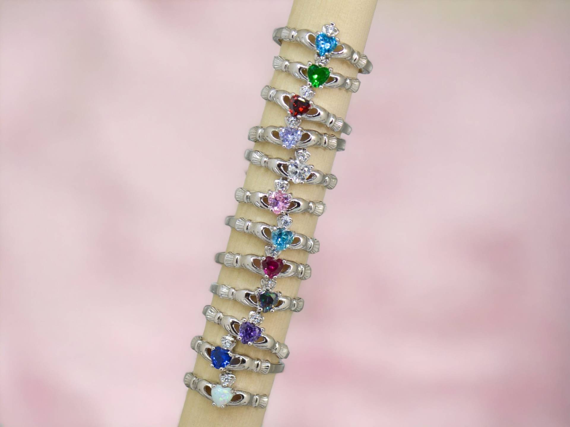 sterling Silber Kinder Kleines Cz Herz Simulierter Birthstone Claddagh Ring sterling Silber Kinder Kleines Cz Herz Simulierter Birthstone Claddagh Ring von SparkleNJade