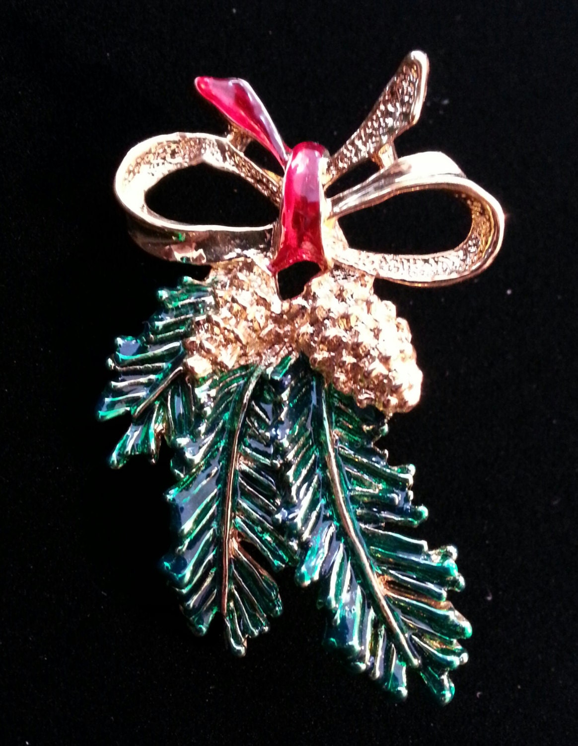 Gerrys Pine Cone Weihnachten Brosche Signiert Gerrys Pine Cone Weihnachten Brosche Signiert von SparkleShineVintage