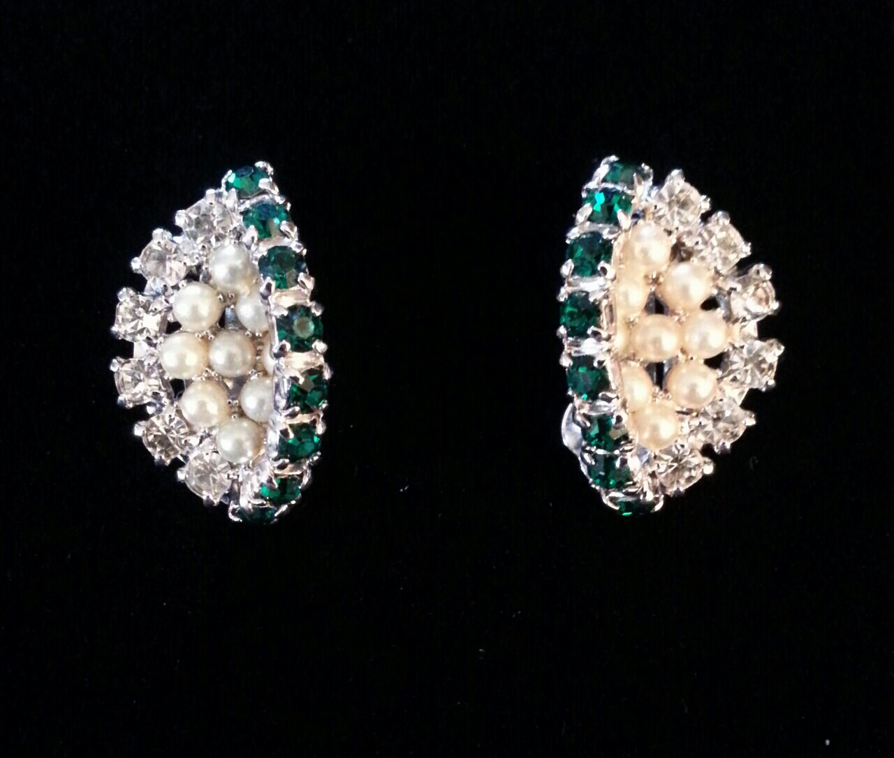 Smaragd Strass Ohrclips Smaragd Strass Ohrclips von SparkleShineVintage