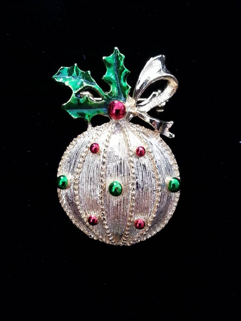 Vintage Unterzeichnet Gerrys Christmas Ornament Brosche Mit Holly Und Einen Bogen Vintage Unterzeichnet Gerrys Christmas Ornament Brosche Mit Holly Und Einen Bogen von SparkleShineVintage