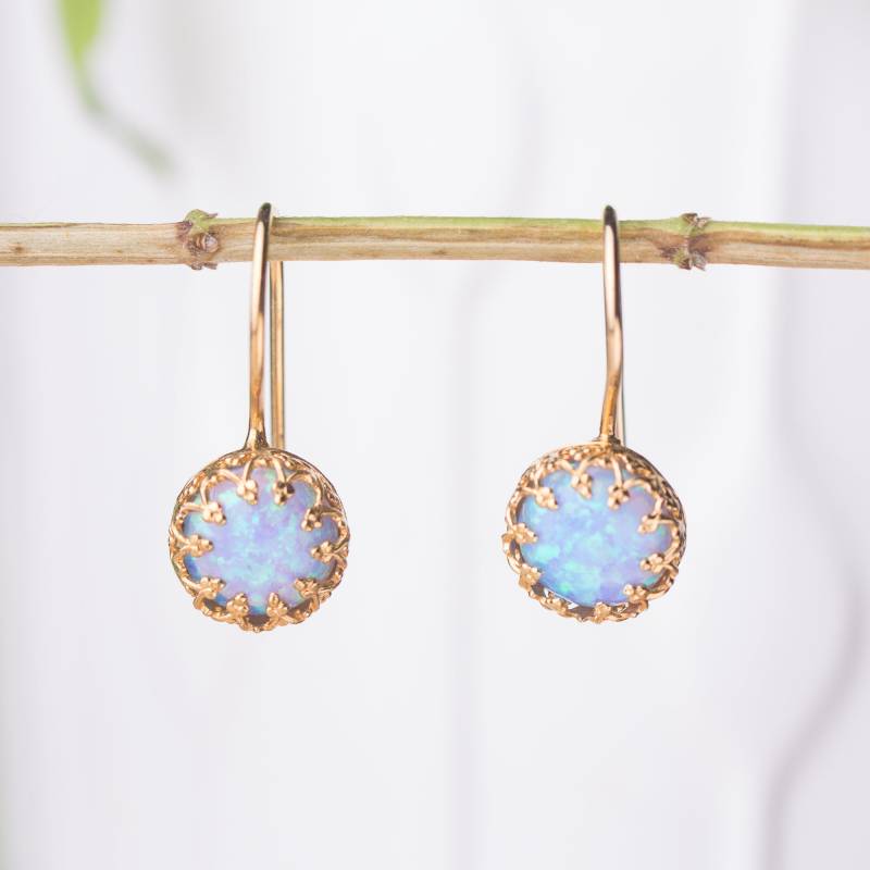 Gold Ohrringe Opalite Swarovski Multicolor Funkelnde Ohrringe, Goldspitze Crown Bezel Set Hook von SparklenLight