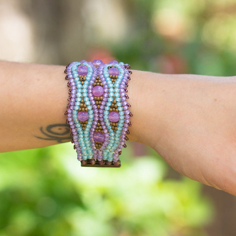 Hand Perlen Armband, Blau Lila Mit Kupfer Verschluss, Häkelarmband, Loom Wellenmuster Armband von SparklenLight