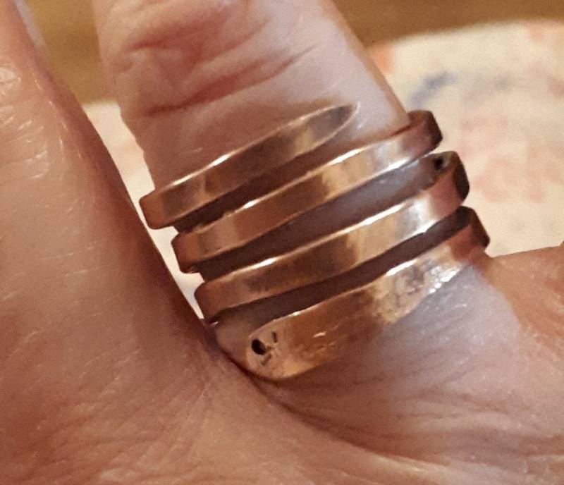 Handgehämmerter Schlangen Ring Aus Kupfer Handgehämmerter Schlangen Ring Aus Kupfer von SparklesByBeverley