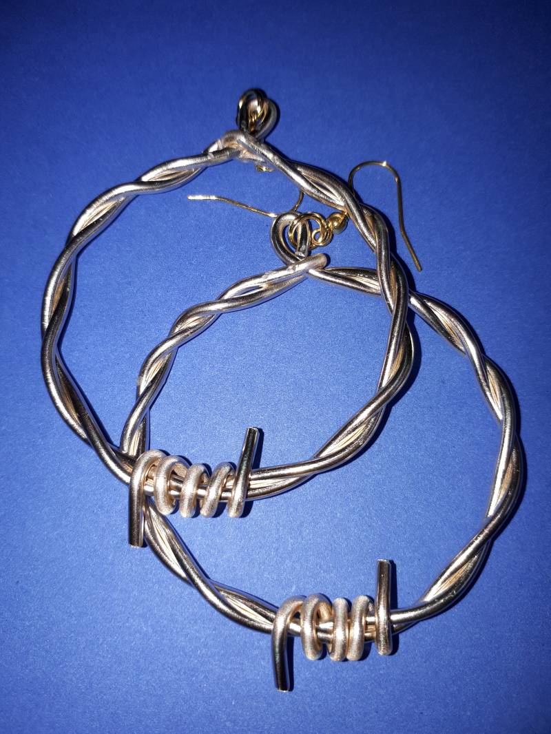 Leichte Barb Draht Creolen Aus Aluminium von SparklesByBeverley