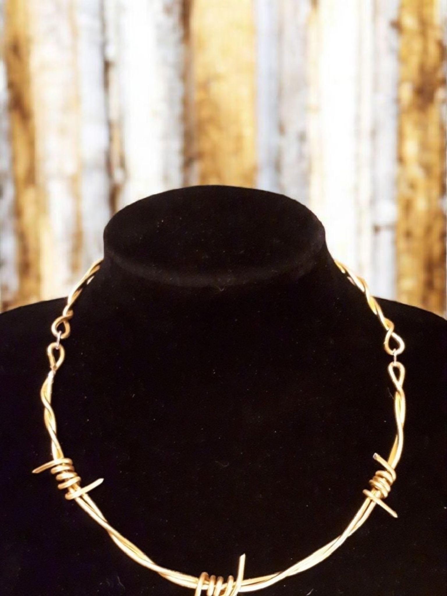 stacheldraht-Halskette in Gold stacheldraht-Halskette in Gold von SparklesByBeverley