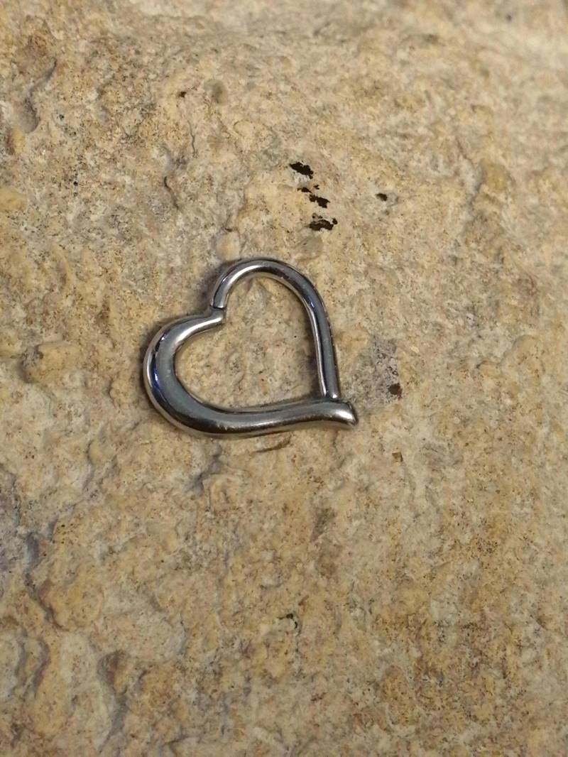 Herzform Clicker Ring | Daith Hoop/ Tragus/Ohrkorpel Helix Piercing Scharnier-Ring Aus Chirurgenstahl Uk Verkäufer Herzform Clicker Ring | Daith Hoop/ Tragus/Ohrkorpel Helix Piercing Scharnier-Ring Aus Chirurgenstahl Uk Verkäufer von SparklesbySaara
