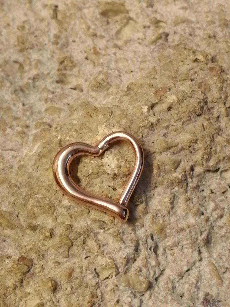 Rose Gold Herz Form Clicker Daith/Saatturm Tragus Ohr Piercing Klappring - Uk Verkäufer Rose Gold Herz Form Clicker Daith/Saatturm Tragus Ohr Piercing Klappring - Uk Verkäufer von SparklesbySaara