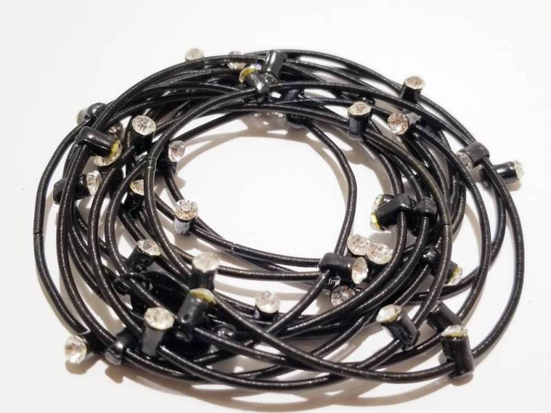 Biene Charming Sugar Ny Klavierdraht Schwarz Strass Armband von Sparklesplendor