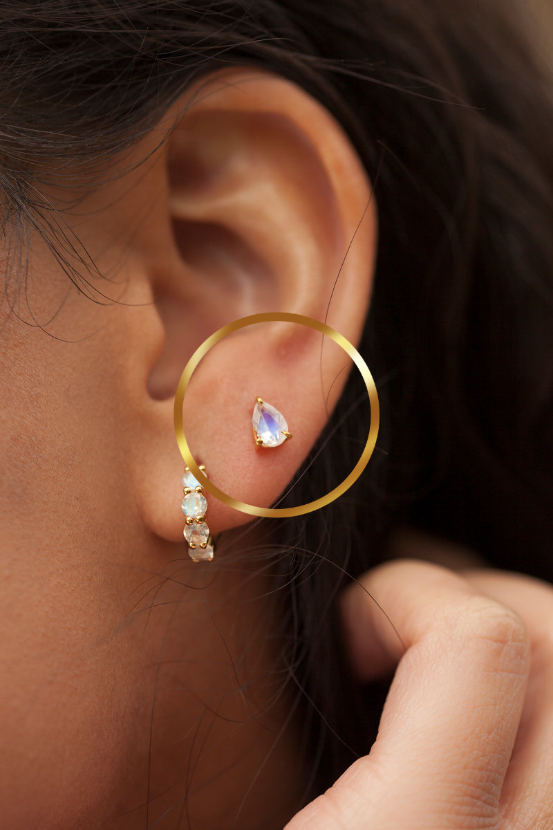 Mondstein Silber Gold Minimalist Zierliche Kleine Ohrstecker, Pear Cut Kristall Juni Birthstone Schmuck Edelstein Geschenk Für Ihre Frau Mondstein Silber Gold Minimalist Zierliche Kleine Ohrstecker, Pear Cut Kristall Juni Birthstone Schmuck Edelstein Geschenk Für Ihre Frau von SparklezByAnastasia