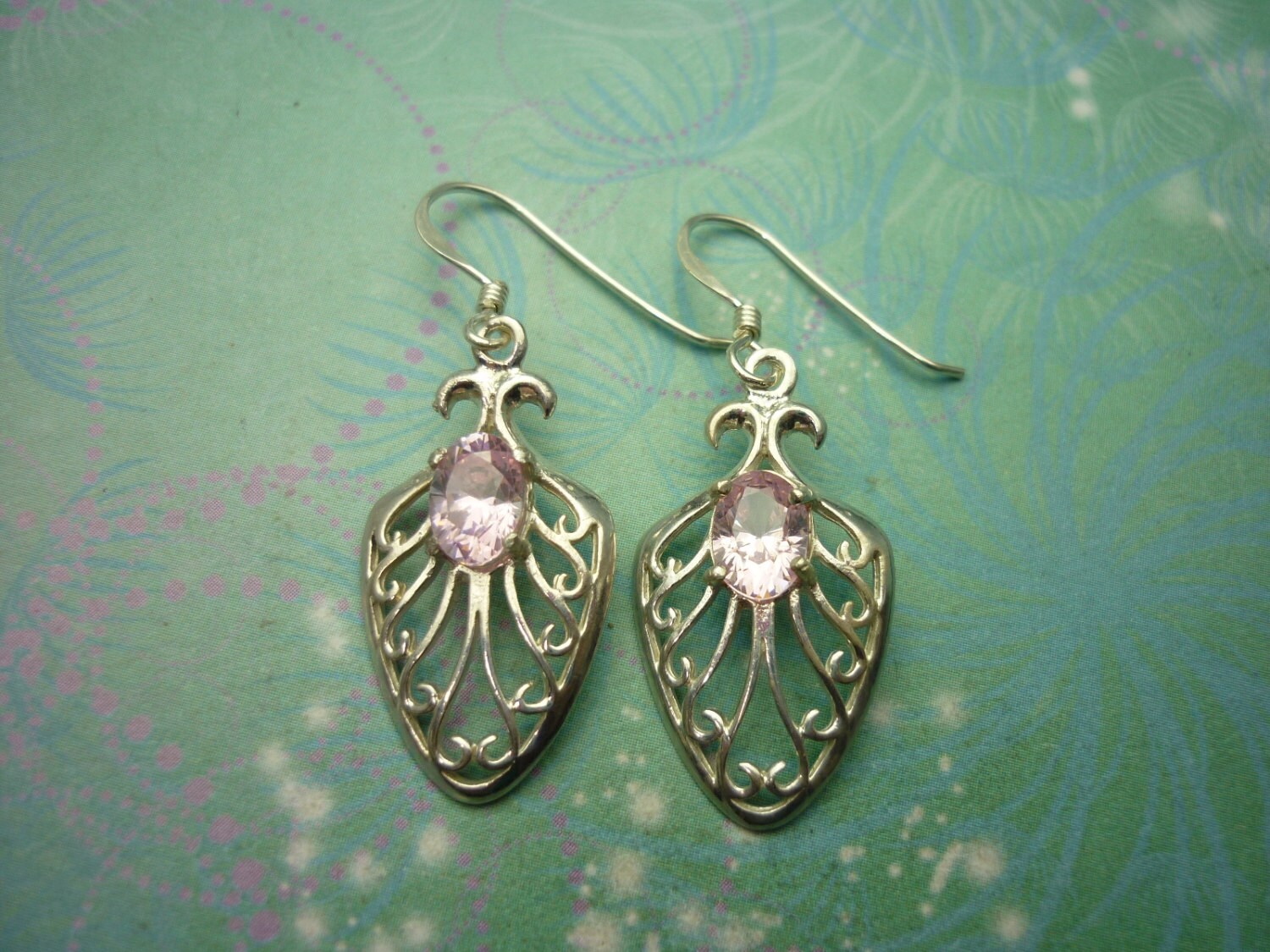 Süße Vintage Sterling Silber Ohrringe - Rosa Stein Süße Vintage Sterling Silber Ohrringe - Rosa Stein von SparklingDragonDesgn