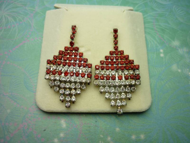 Vintage Kristall Ohrringe - Rot Funkelnd Vintage Kristall Ohrringe - Rot Funkelnd von SparklingDragonDesgn