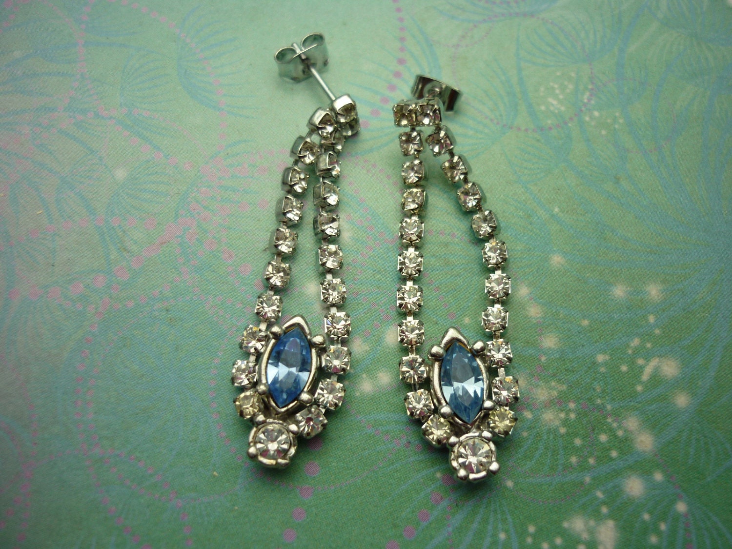 Vintage Silber Ohrringe - Strass Mit Stahlpfosten Vintage Silber Ohrringe - Strass Mit Stahlpfosten von SparklingDragonDesgn
