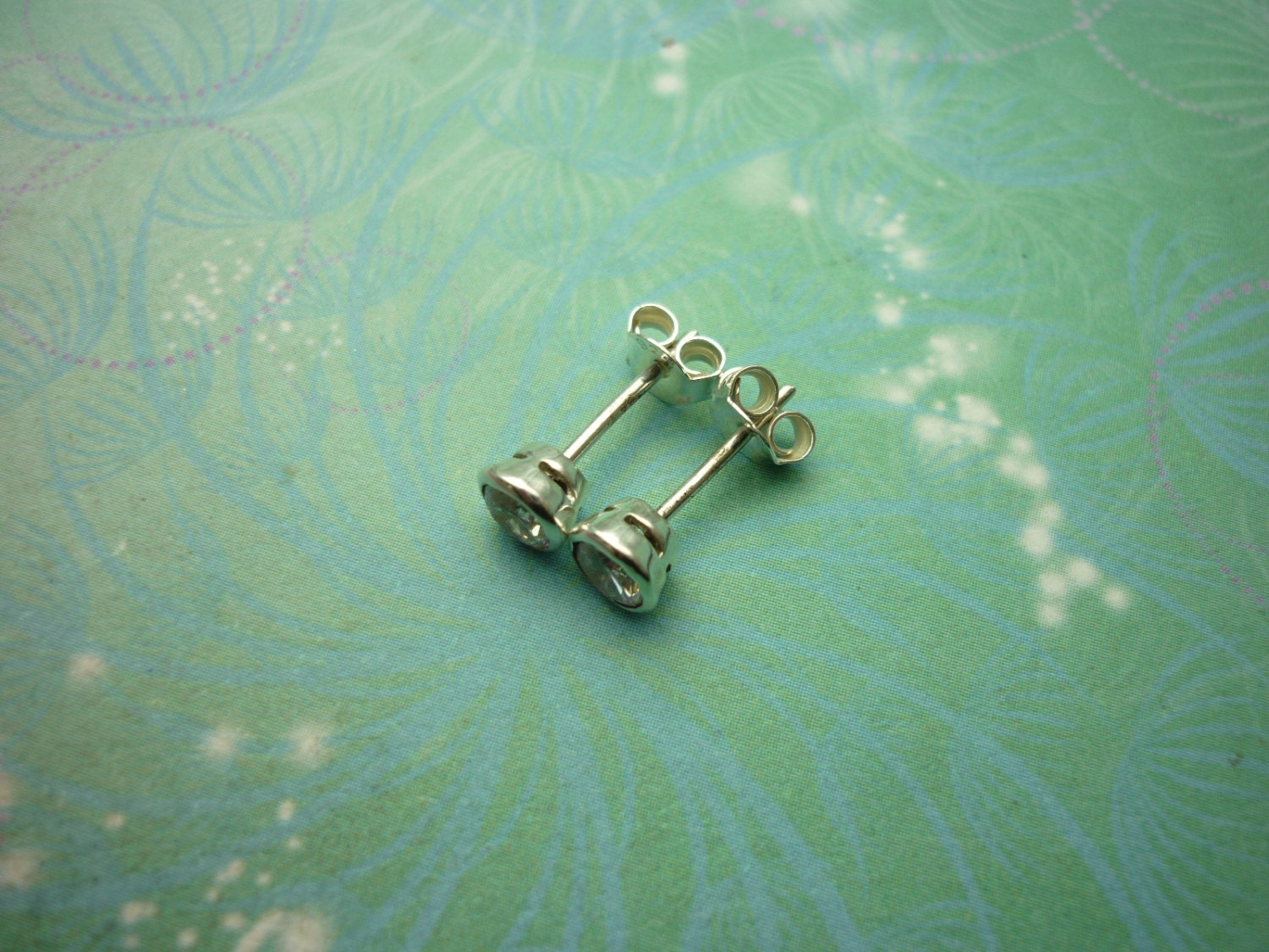 Vintage Sterling Silber Ohrringe 4, 5mm Zirkonia Ohrstecker Vintage Sterling Silber Ohrringe 4, 5mm Zirkonia Ohrstecker von SparklingDragonDesgn