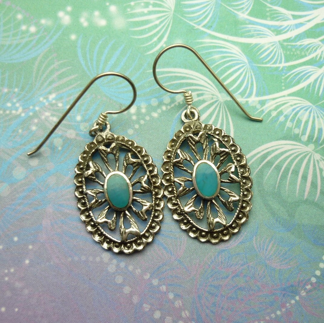 Vintage Sterling Silber Ohrringe Mit Türkis, Ungetragen Gepunzt Schmuck, Leichte Silberohrringe, Geschenk Für Sie Boho Style Accessoires Vintage Sterling Silber Ohrringe Mit Türkis, Ungetragen Gepunzt Schmuck, Leichte Silberohrringe, Geschenk Für Sie Boho Style Accessoires von SparklingDragonDesgn
