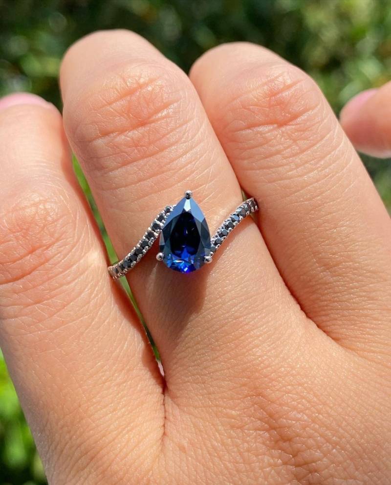 Hübscher Blauer Pear Cut Lab Diamant 14K Solid Gold Solitaire Ring | Jahrestag Geschenk Für Frau Statement Schmuck Damen von SparklingEdgeJewelry
