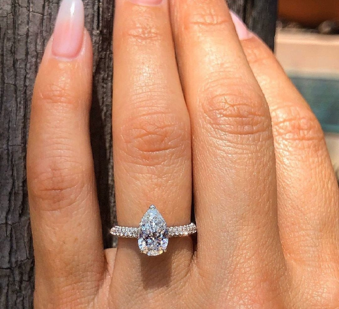 Zertifizierter 1.60Ct Weißer Birnenschnitt Labor Gewachsener Diamant 14K Solid Gold Solitaire Verlobungsring | Versteckte Halo Jahrestag Geschenk Zertifizierter 1.60Ct Weißer Birnenschnitt Labor Gewachsener Diamant 14K Solid Gold Solitaire Verlobungsring | Versteckte Halo Jahrestag Geschenk von SparklingEdgeJewelry
