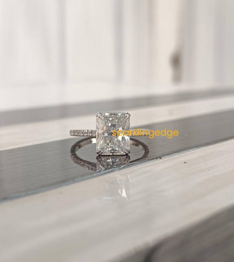Zertifizierter 2 Karat Weißer Strahlender Diamant Im Labor Gewachsener 14K Solid Gold Solitaire Versteckter Halo-Verlobungsring | Jahrestag Geschenk von SparklingEdgeJewelry