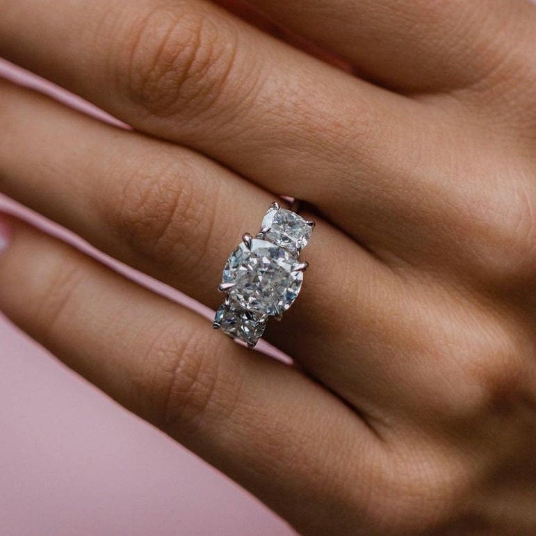 Zertifizierter 2.50Tcw Ring Mit Kissenschliff Labor Gewachsener Diamant Aus 14K Gold Drei Steinen | Brautjungfer Ehering Statement Schmuck Für Frauen von SparklingEdgeJewelry