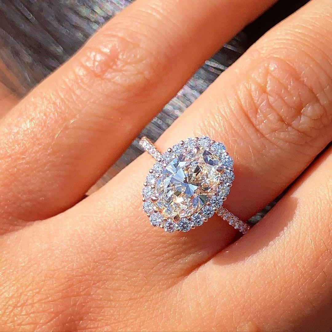 Zertifizierter 2Ct Weißer Ovalschliff Labor Gewachsener Diamant 14K Massivgold Halo-Verlobungsring | Brautjungfer Ehering Designer Schmuck Für Frauen Zertifizierter 2Ct Weißer Ovalschliff Labor Gewachsener Diamant 14K Massivgold Halo-Verlobungsring | Brautjungfer Ehering Designer Schmuck Für Frauen von SparklingEdgeJewelry