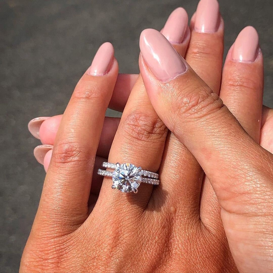 Zertifiziertes 1.10Ct Weißer Runder Geschnittener Diamant 14K Solid Gold Solitaire Ring Set | 925 Sterling Silber Jubiläumsgeschenk Für Frau Zertifiziertes 1.10Ct Weißer Runder Geschnittener Diamant 14K Solid Gold Solitaire Ring Set | 925 Sterling Silber Jubiläumsgeschenk Für Frau von SparklingEdgeJewelry