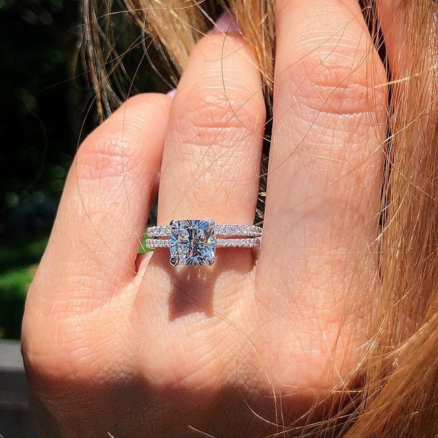 Zertifiziertes 1.70Ct Weißes Kissenschliff-Laborgewachsene Diamant 14K Solid Gold Solitaire Verlobungsring Set | Jubiläumsgeschenk Für Frau Für von SparklingEdgeJewelry