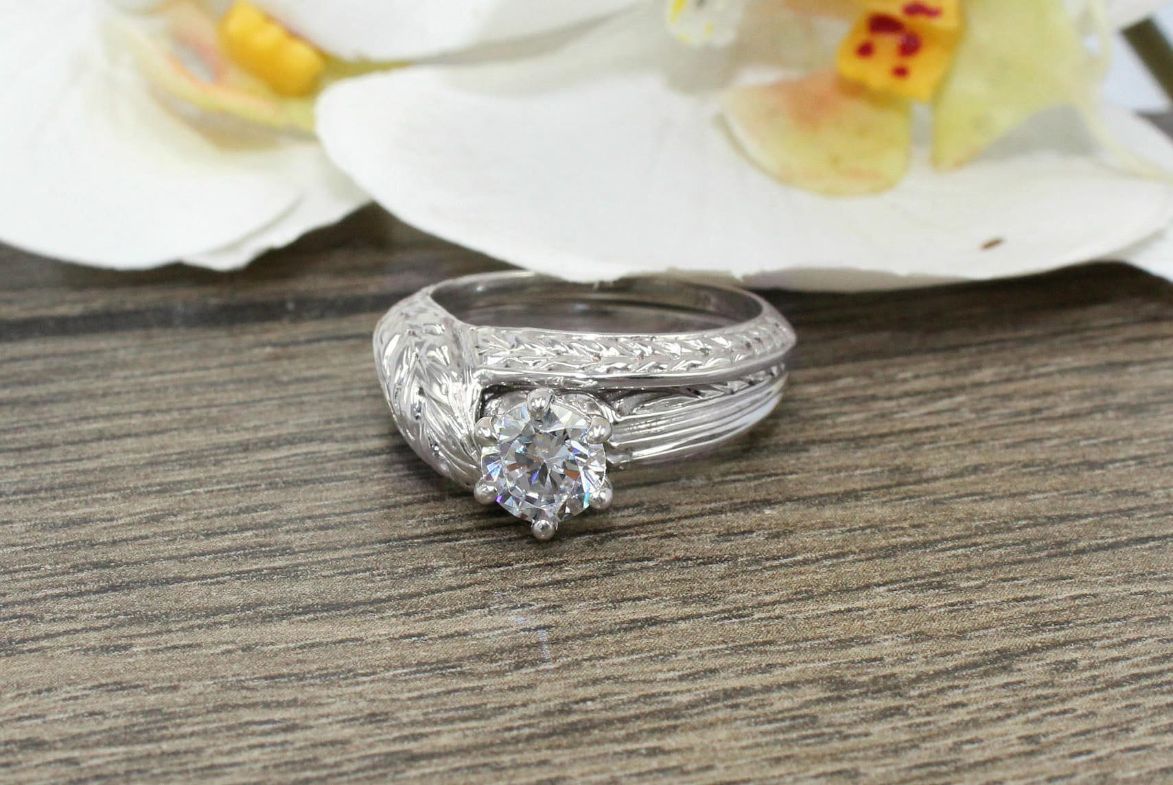 Art Deco Blumenmuster Sterling Silber Ring Set 1.0 Ct Künstlicher Diamant, Größe 7 Art Deco Blumenmuster Sterling Silber Ring Set 1.0 Ct Künstlicher Diamant, Größe 7 von SparklingOrchidLA