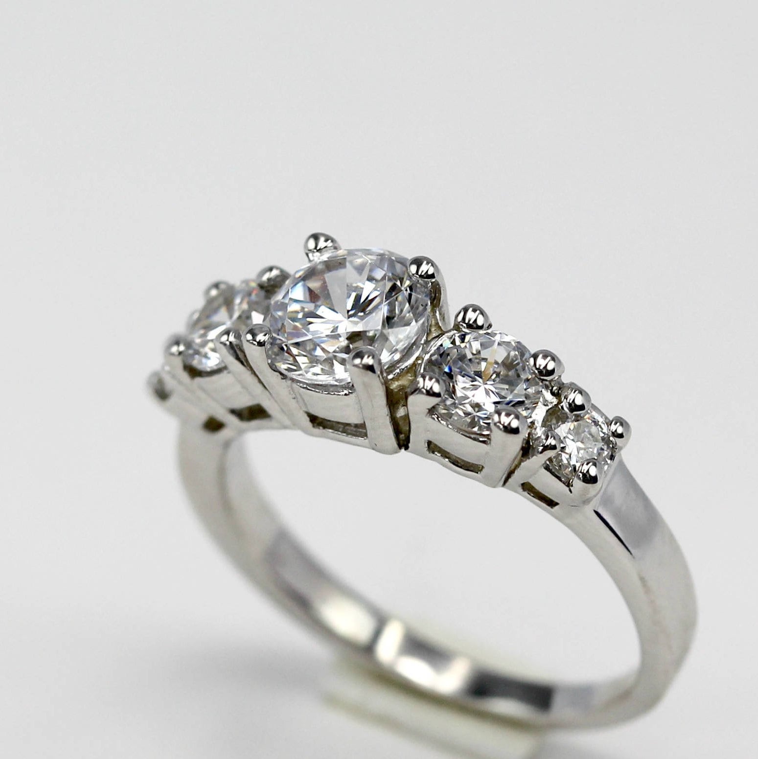 Art Deco Sterling Silber Verlobungsring Mit 5 Steinen - Größe 13 Art Deco Sterling Silber Verlobungsring Mit 5 Steinen - Größe 13 von SparklingOrchidLA