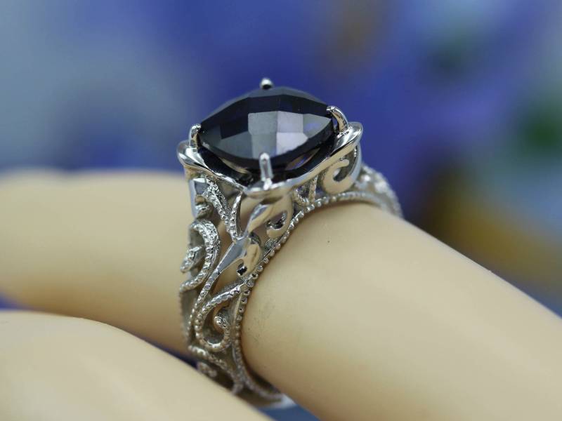 Saphirschliff Art Deco Deco-Ring Florales Sterling Silber, Größe 5 Saphirschliff Art Deco Deco-Ring Florales Sterling Silber, Größe 5 von SparklingOrchidLA