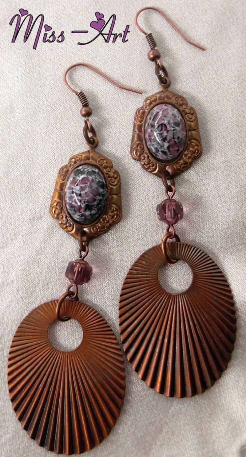 Lila/Weiss Speckle Artglass Cabochons Große Solide Bronze Geriffelte Oval Stanzteile Durchbohrte Ohrringe Miss-Kunst Unikat Sparklingtreasures2U von SparklingTreasures2U