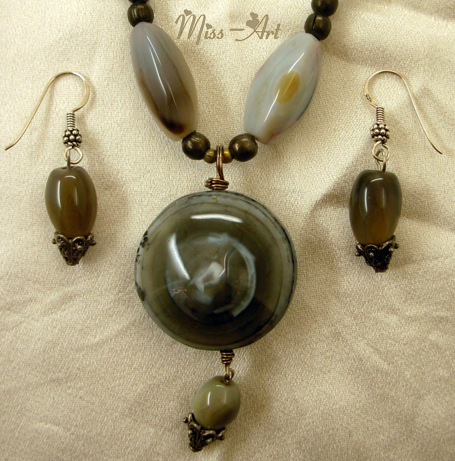 Z-Auge Grauen Achat Dunkel Bronze Perlen Sterling Spange Und Bead Caps Halskette Ohrringe Set Ooak-Miss-Kunst-Sparklingtreasures2U Z-Auge Grauen Achat Dunkel Bronze Perlen Sterling Spange Und Bead Caps Halskette Ohrringe Set Ooak-Miss-Kunst-Sparklingtreasures2U von SparklingTreasures2U