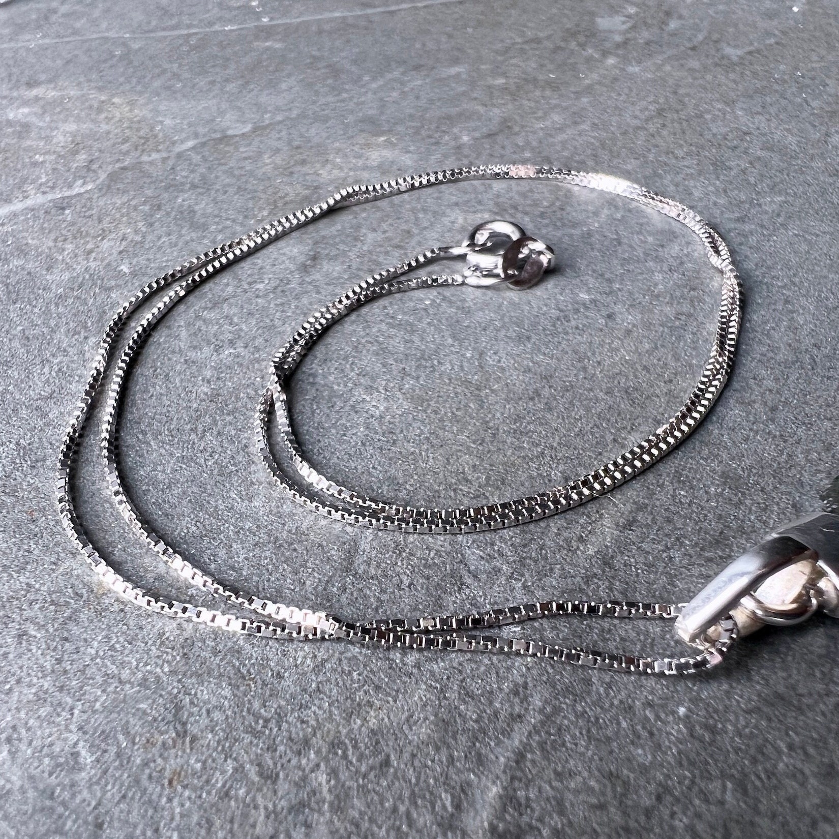 Venetianerkette 925 Silber Rhodiniert | 40-50 cm Zarte Kette Für Gebohrte Steine Feine Silberkette Aus Italien Venetianerkette 925 Silber Rhodiniert | 40-50 cm Zarte Kette Für Gebohrte Steine Feine Silberkette Aus Italien von Sparklinginside
