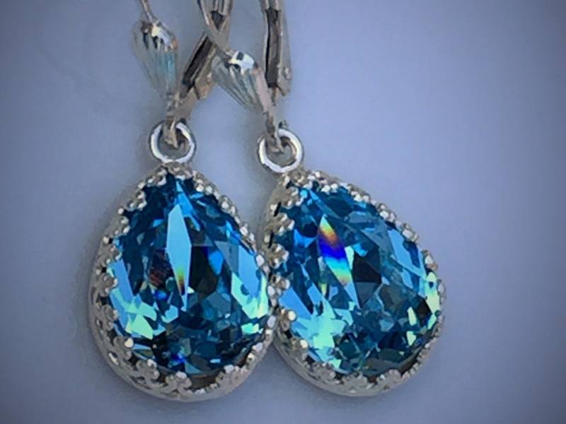 Aquamarin Birnen Form Swarovski Ohrringe, Aqua Crystal Teardrop Bezel Set, Sterling Silber Ohrringe von SparklyBlingyThings